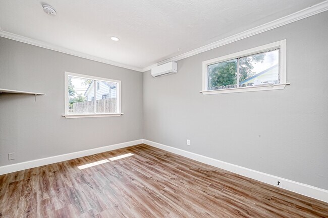 Building Photo - 6715 Victoria St