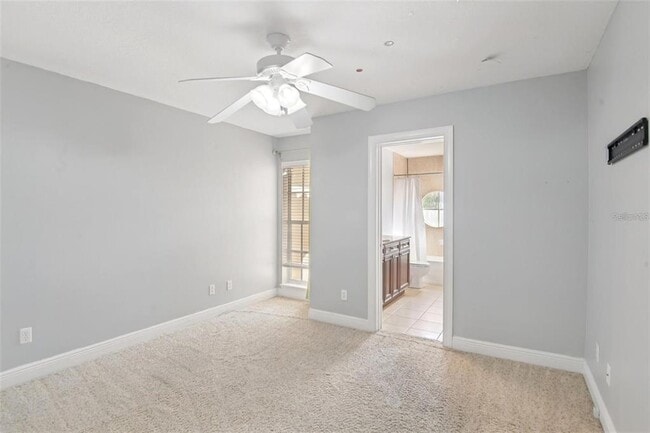 Building Photo - 300 Valencia Cir