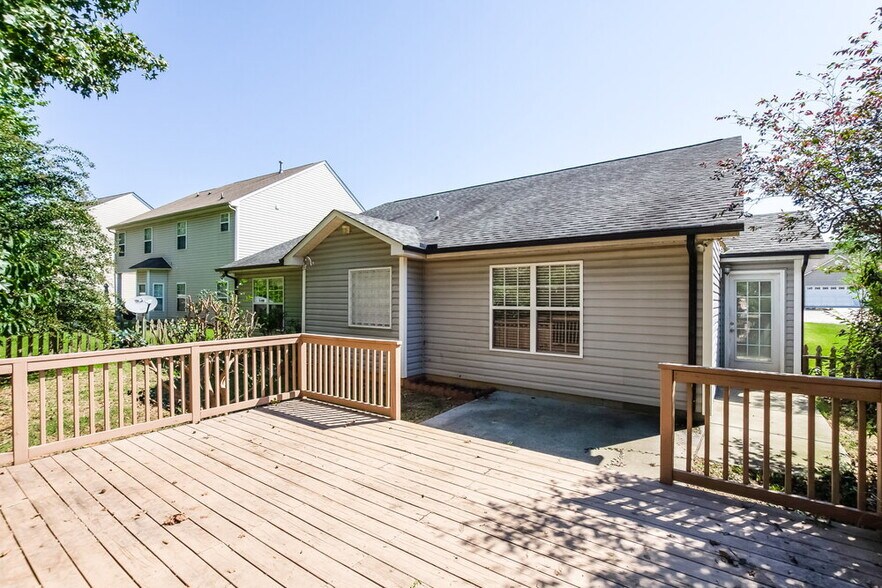 Building Photo - 2970 Deep Cove Dr NW