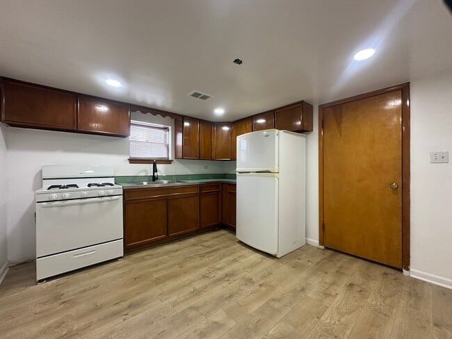 Building Photo - 3000 N Austin Ave