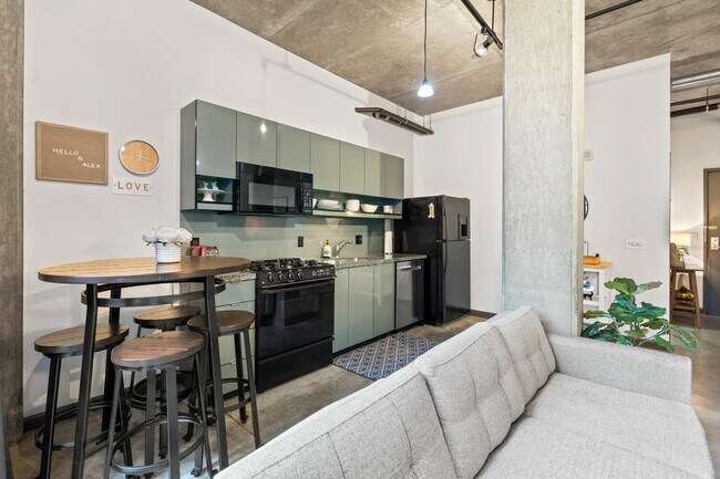 Building Photo - **FURNISHED** Streetcar Lofts studio w/parking/storage/Juliette balcony/fitness center/courtyard ...