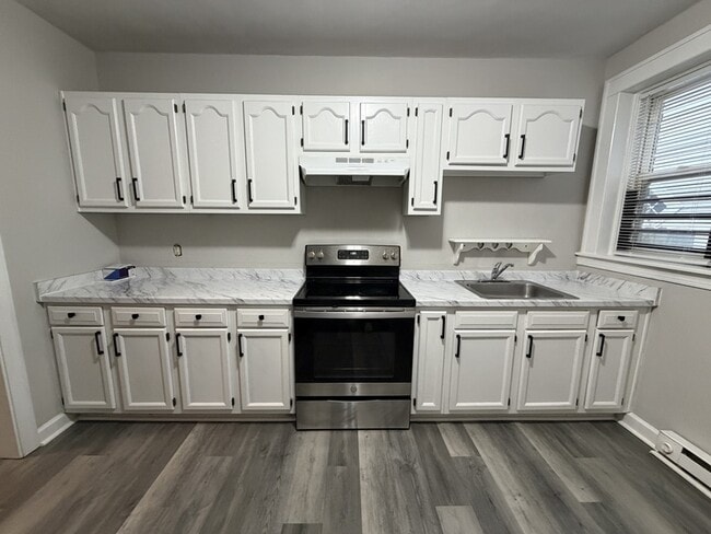 Building Photo - 2111 Bellevue Ave