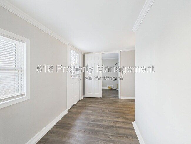 Building Photo - 126 S Village Terrace