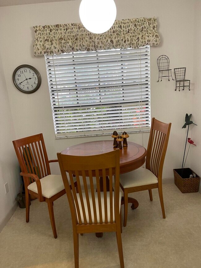 Building Photo - 1401 Pinecrest Cir