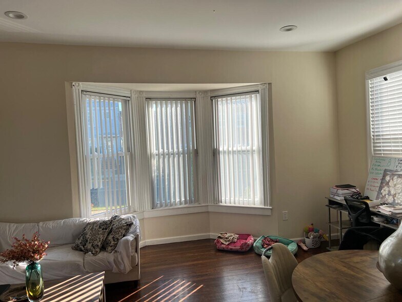 Building Photo - 1444 Esterbrook Ave