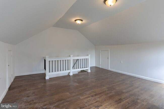 Building Photo - 825 Scull St