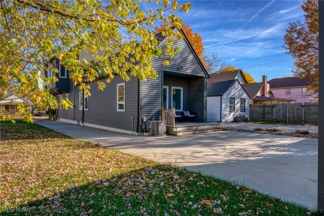 Building Photo - 1928 W 48th St