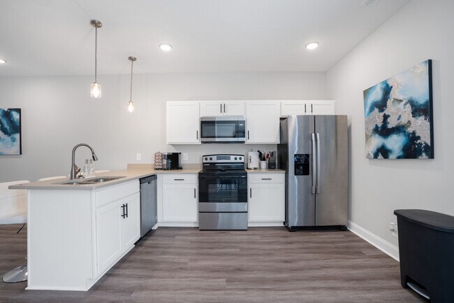 Building Photo - 156 Excell Rd