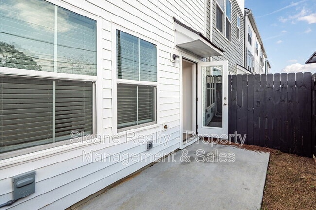 Building Photo - 4633 Forest Hills Dr