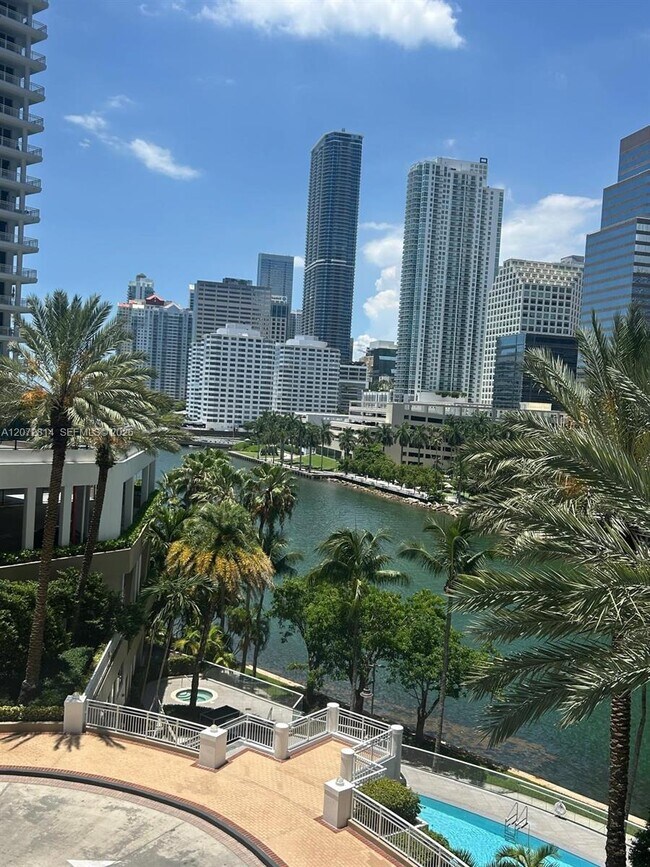 Building Photo - 901 Brickell Key Blvd