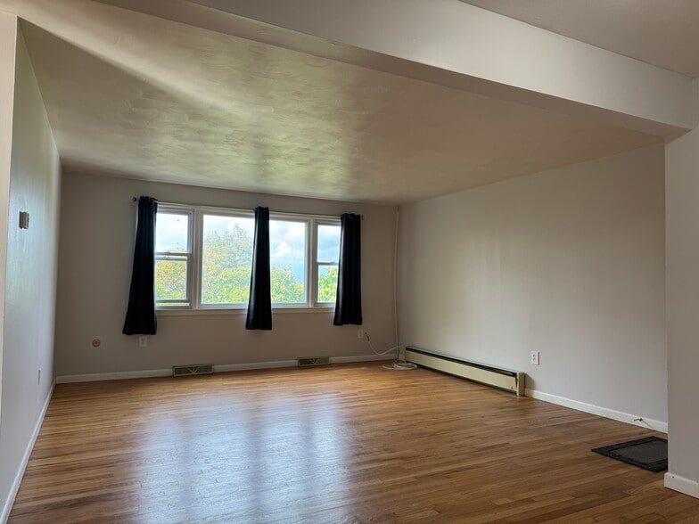 Building Photo - 704 4th St