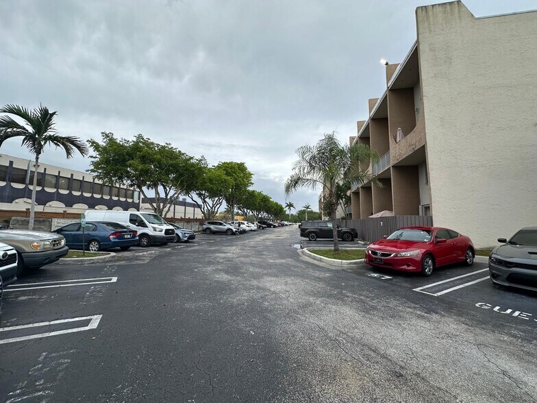 Building Photo - 10900 SW 104th St