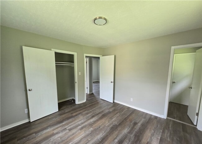 Building Photo - 303 Cartwright Dr