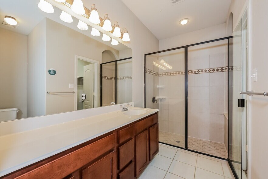 Building Photo - 1428 Park Crest Dr