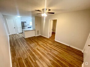 Building Photo - 1 Bedroom/1 Bath Duplex Unit Available for...