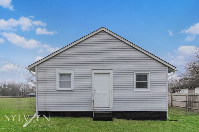 Building Photo - Everything You Need. All Right Here.