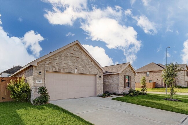 Building Photo - 7706 Coral Ky Dr