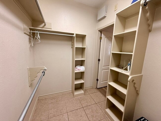 Building Photo - 405 Wren Point
