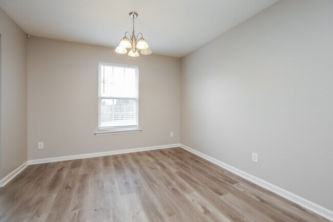 Building Photo - 105 Berele Shepsele Ln
