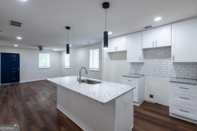 Building Photo - 450 Paines Ave NW