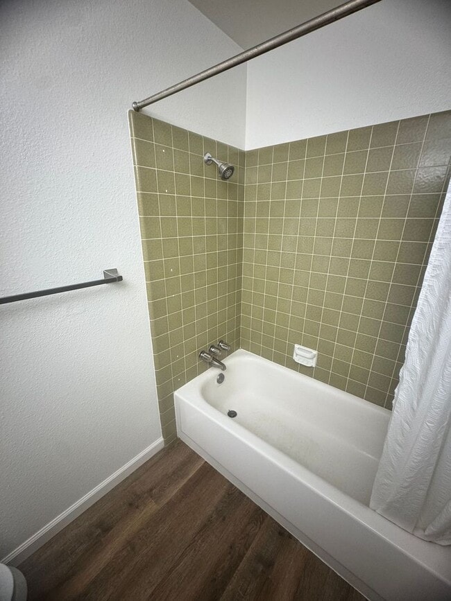 Building Photo - 2 Bedroom, 1 Bath with Garage near Hospital.