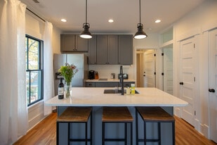 Building Photo - 1002 Lamond Ave