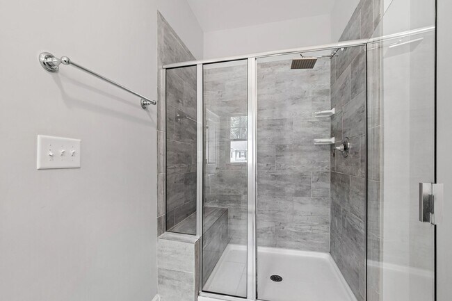 Building Photo - Serene Cul-de-Sac Retreat: 3BR Hillsboroug...