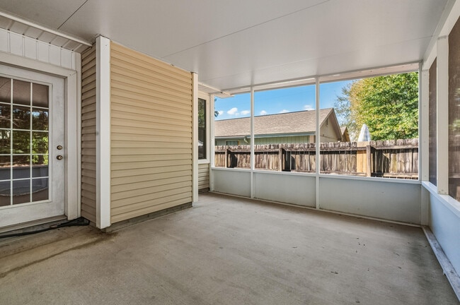 Building Photo - 206 Esmond Ct