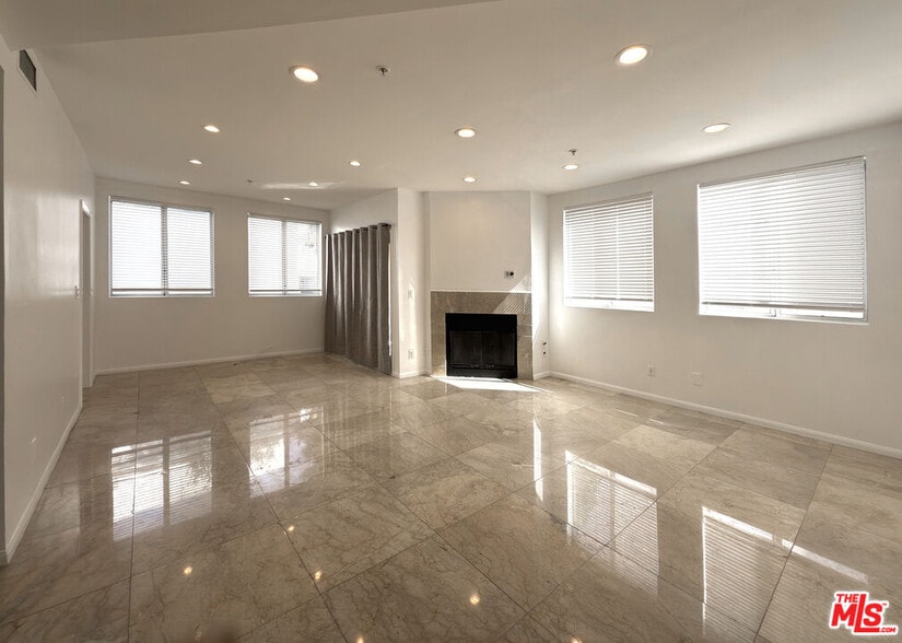 Building Photo - 120 S Crescent Dr