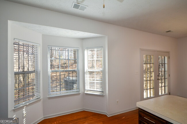 Building Photo - 5460 Hampton Ct