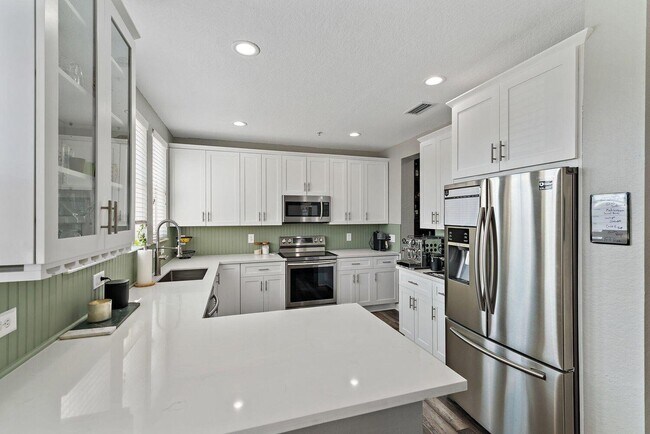 Building Photo - 500 Pacific Grove Dr