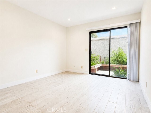 Building Photo - 27943 Ridgebrook Ct