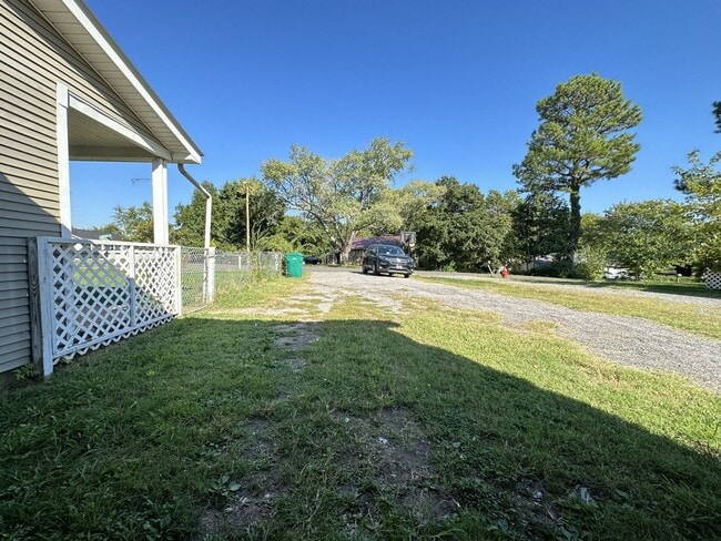 Building Photo - 496 Louisiana Ave. Clarksville, TN 37042