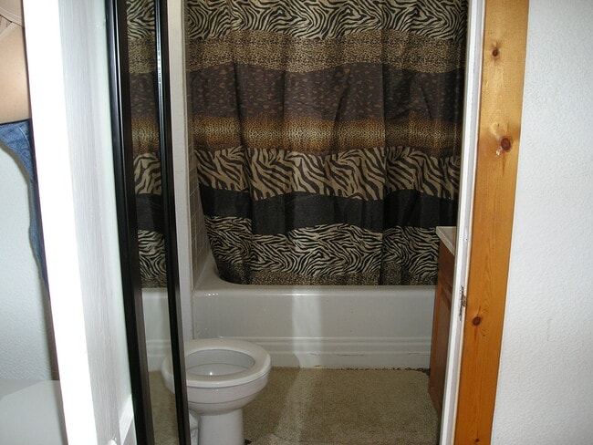 Building Photo - 514 S Rife St