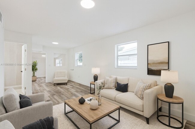 Building Photo - 724 Burlington St