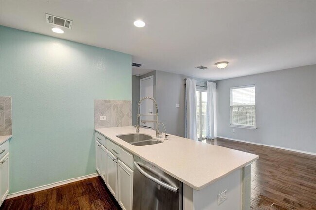 Building Photo - 261 New Bridge Dr