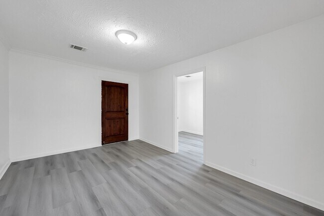 Building Photo - 214 N Hagerman St