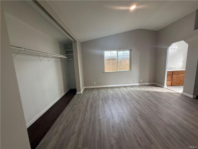 Building Photo - Nice 3 Bedroom home in a huge lot!