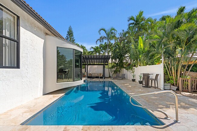 Building Photo - 1050 Brooks Ln