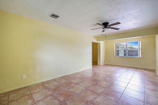 Building Photo - 2346 Caroma Ln