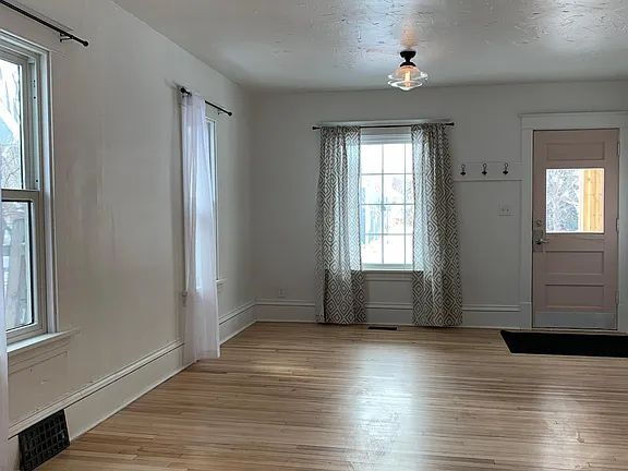 Building Photo - 6 BR 2 BA Single Family Home NEW U of MN - Sept 1 move in