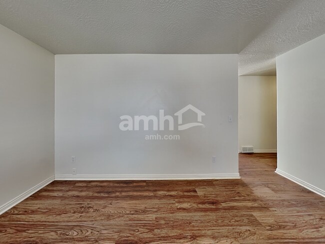 Building Photo - 468 E 1480 N