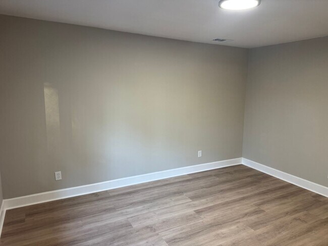 Building Photo - cute town home