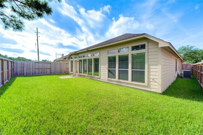 Building Photo - 5615 Stoneridge Ct
