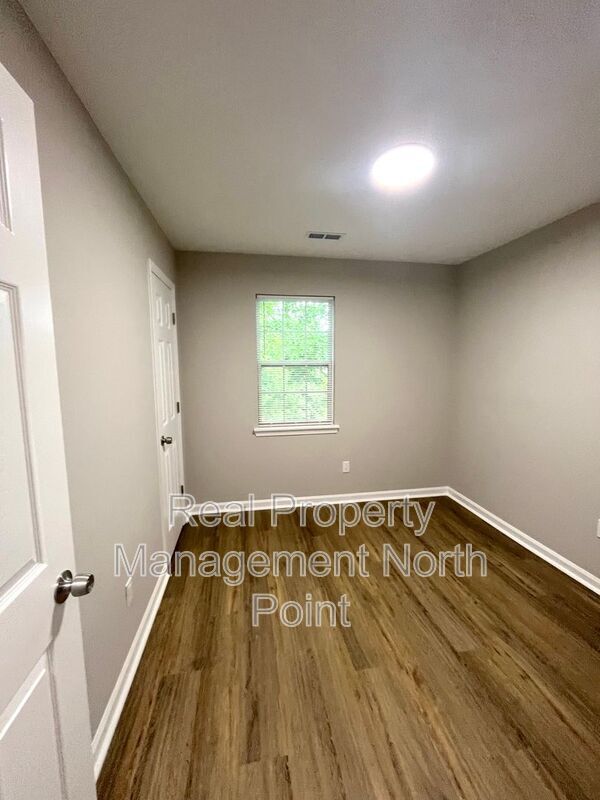 Building Photo - 5843 Summerglen Ln