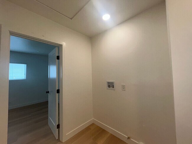 Building Photo - Beautiful newly renovated 3-bedroom, 2-bath home available now in Westminster!
