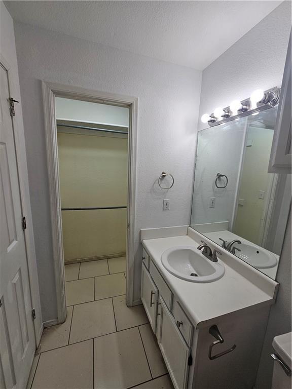 Building Photo - 2326 W Roselawn St