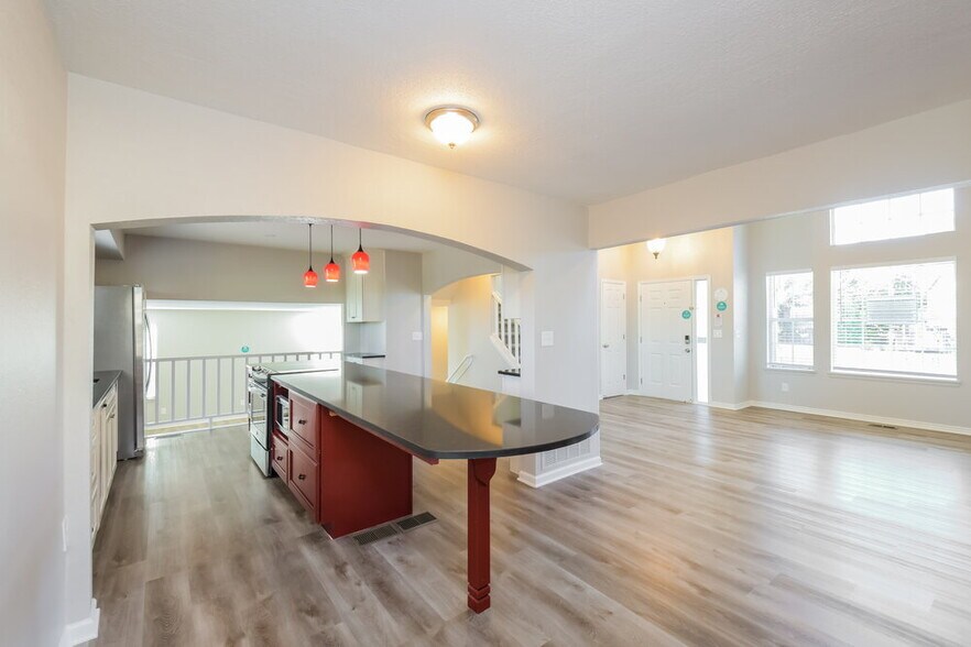 Building Photo - 5800 S Rock Creek Dr
