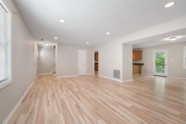 Building Photo - 4 Bedroom Home in Lynchburg