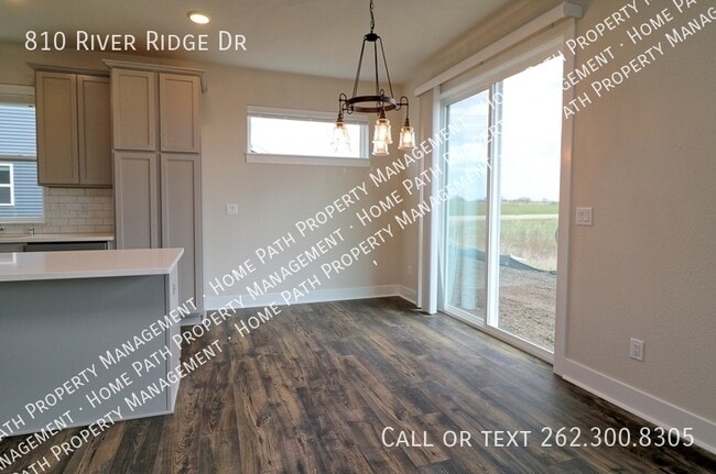 Building Photo - 810 River Ridge Dr